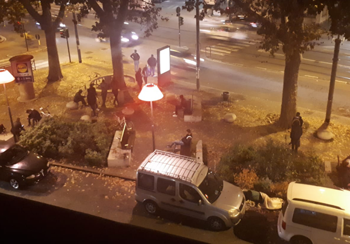 Spaccio e bivacchi, in corso Giulio Cesare non esiste il lockdown? “Qui è tutto lecito, in piena zona rossa”