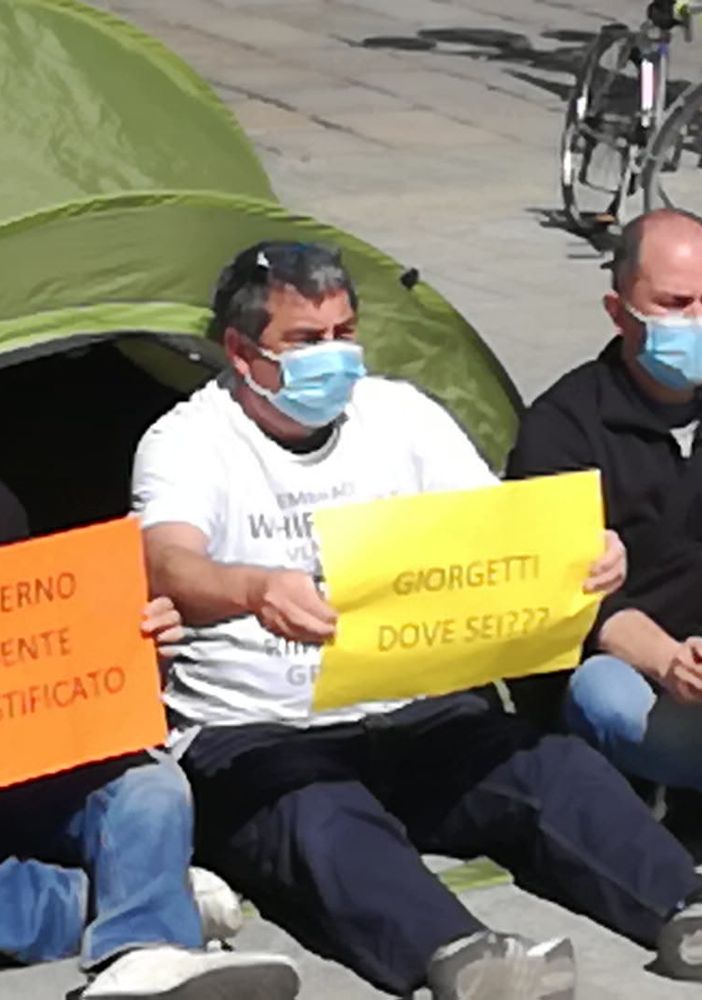 Embraco, da oggi il presidio permanente sotto la Regione: &quot;La cassa non basta, non ne possiamo più&quot; [FOTO E VIDEO]