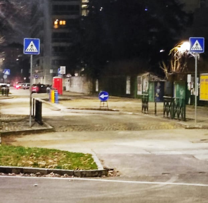 Ampliato il marciapiede davanti alla Alvaro-Gobetti per garantire sicurezza agli alunni