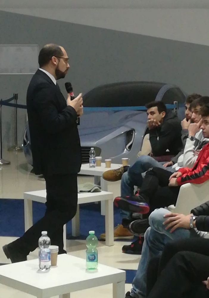 Grugliasco, alla Maserati 60 studenti delle superiori per capire meglio il loro futuro