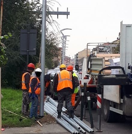 Moncalieri, via Sestriere cambia look: dopo le nuove pensiline installati 53 led