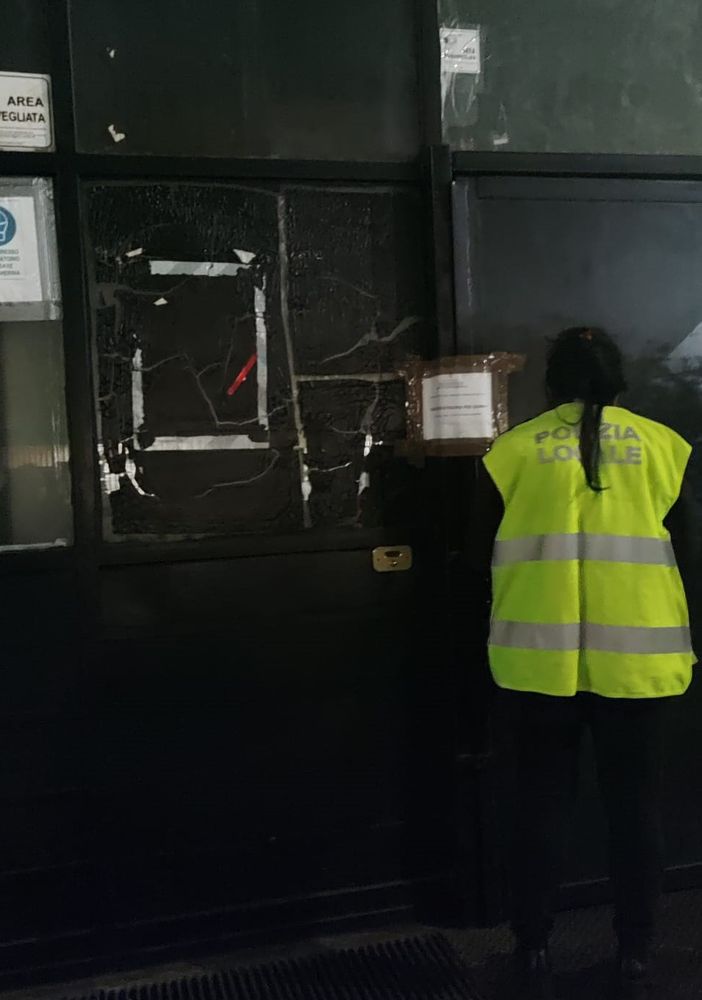 locale chiuso dalla polizia municipale