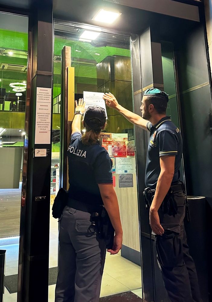 locale chiuso dalla polizia