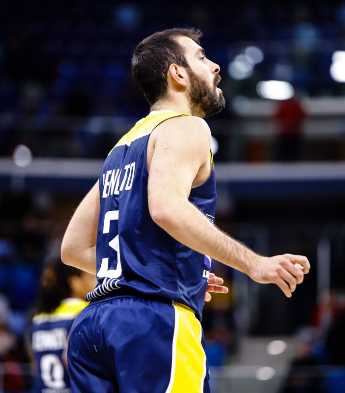 Giocatore di basket in allenamento