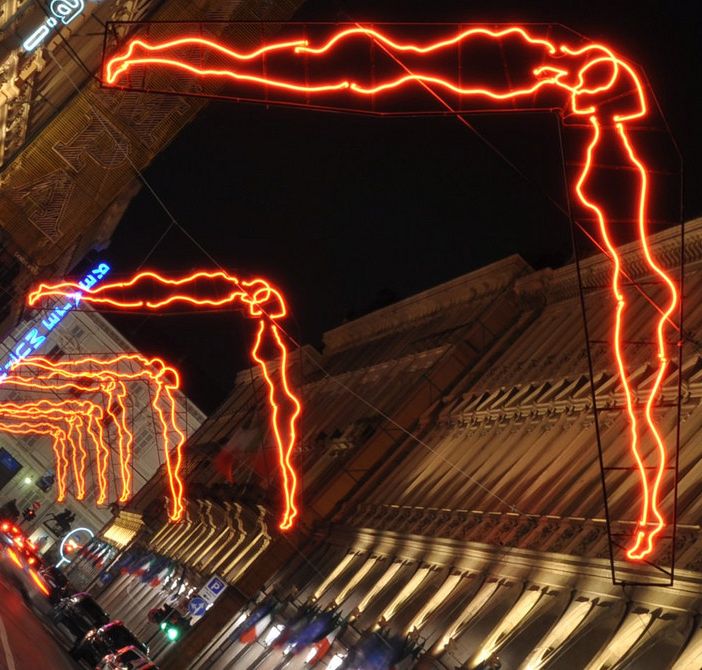 In via Roma luci di Natale, ma non d'Artista: nel 2019 torna il Planetario