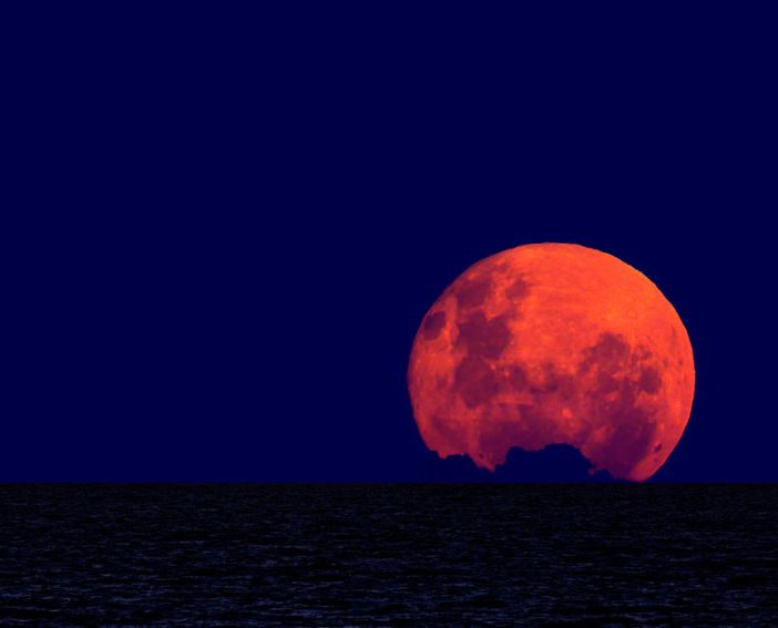 Arriva la super Luna blu... e rossa: un evento astronomico più unico che raro