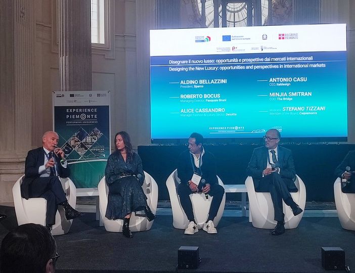 Il lusso si incontra alla Reggia di Venaria tra hypercar e gioielli