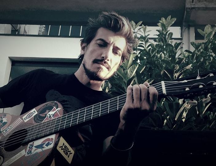 Emozioni in musica nel quartiere operaio: Macs Cabi canta la sua storia d'amore a Mirafiori (VIDEO)