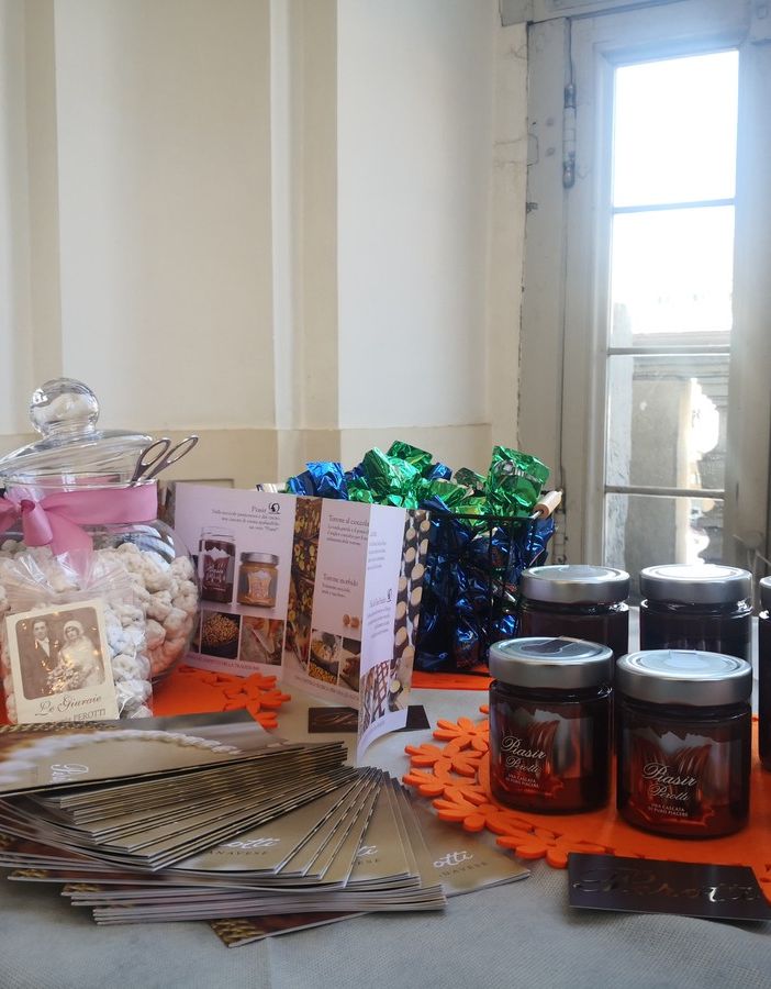 vasetti di cibo e maestri del gusto