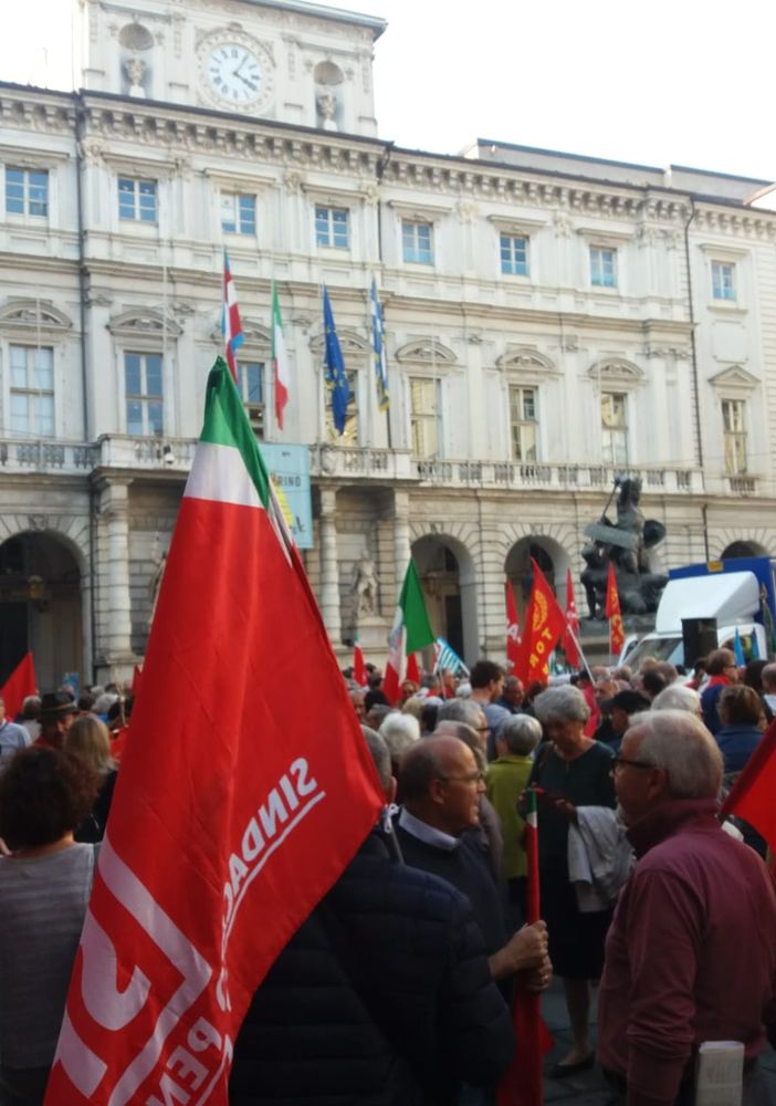 A Torino partigiani e nuove generazioni uniti in piazza contro i fascismi: &quot;Risvegliamoci&quot; (FOTO e VIDEO)