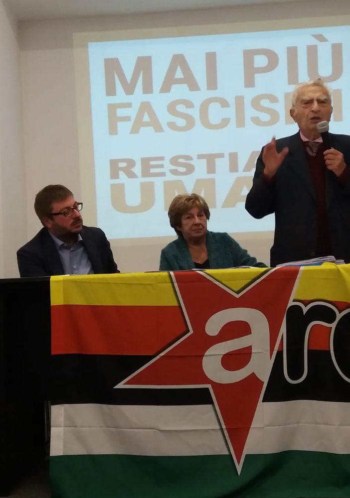 Sotto al Comune per dire no ai fascismi, Segre: &quot;Contro gli analfabeti della democrazia&quot;
