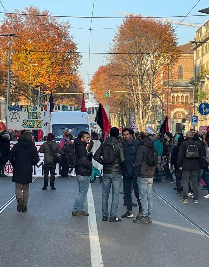 Circa 300 militanti si sono ritrovati in piazza della Repubblica