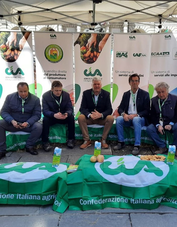 &quot;No all'agricoltura fantasma&quot;: l’allarme di Cia Agricoltori delle Alpi al mercato contadino di Torino