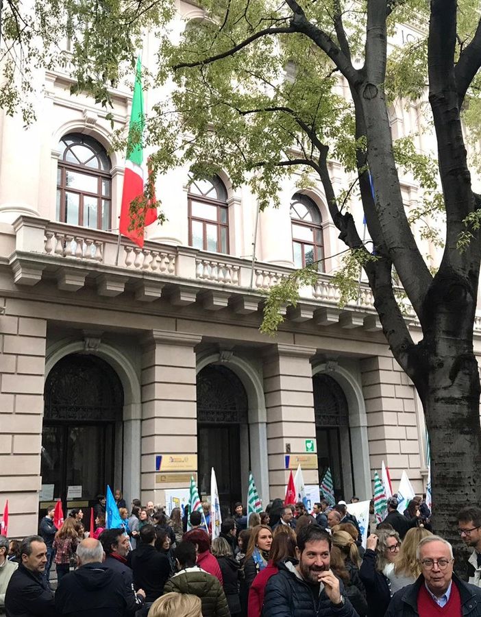 &quot;Lotta all'evasione? Servono mezzi e personale adeguati&quot;: manifestazione davanti all'Agenzia delle Entrate [FOTO]