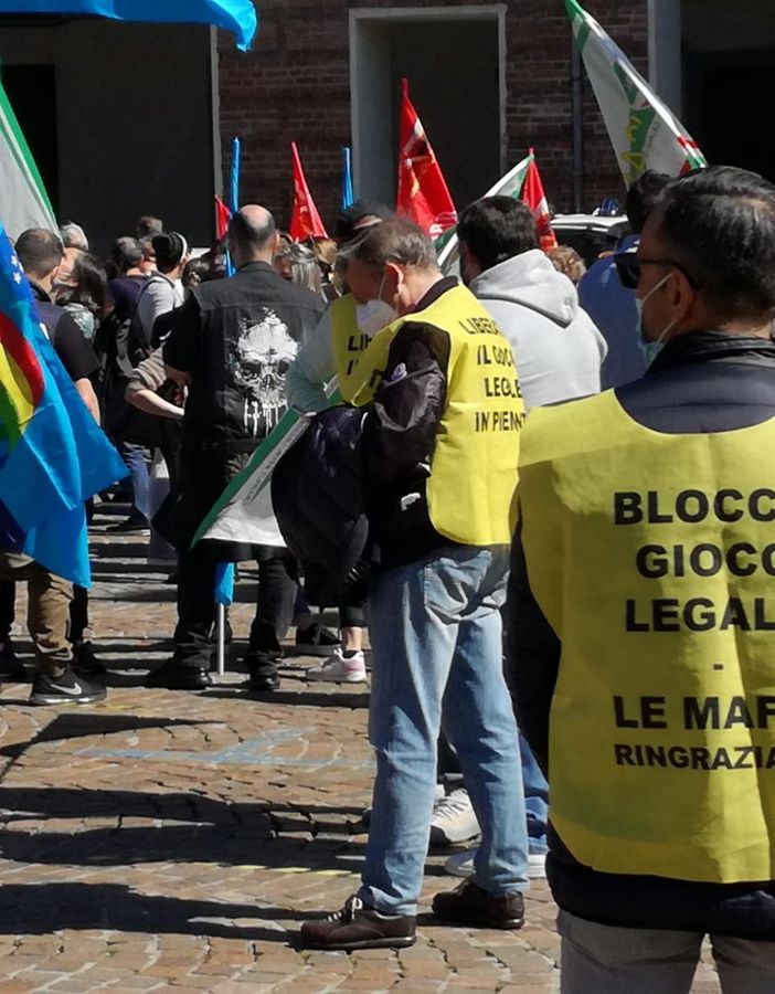 Manifestazione gioco legale sotto la Prefettura