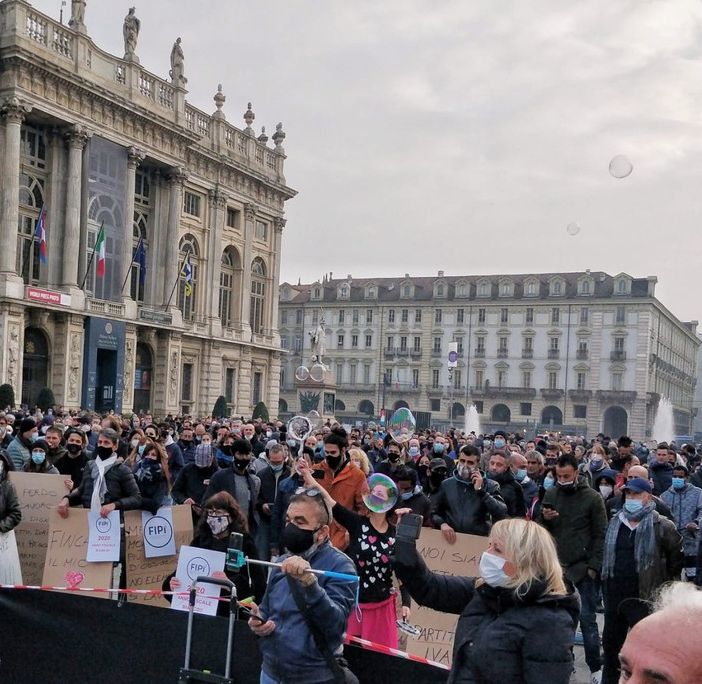 L'urlo delle Partite Iva in piazza Castello: &quot;I contentini adesso non bastano piú&quot; [VIDEO e FOTO]