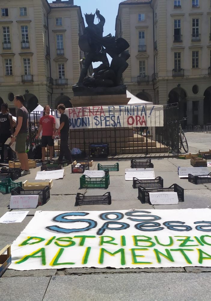 Le reti solidali di quartiere presentano il “conto” della crisi al Comune: &quot;La pazienza è finita&quot; [FOTO e VIDEO]