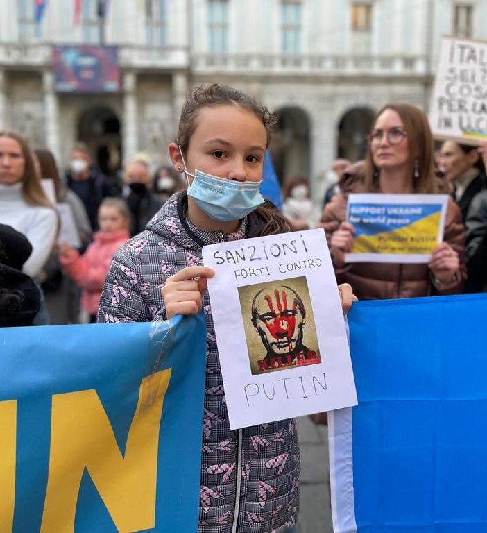 Guerra in Ucraina: centinaia in piazza a Torino per chiedere la pace. Lo Russo: &quot;L'Occidente reagisca in maniera chiara&quot; [VIDEO]