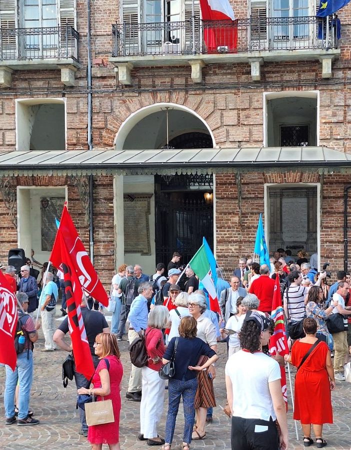 Giornalisti in piazza contro l'aggressione di Casapound: &quot;Ci dobbiamo battere sempre&quot;