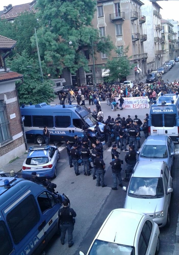 Manifestazione pro Manituana in corso Verona a Torino