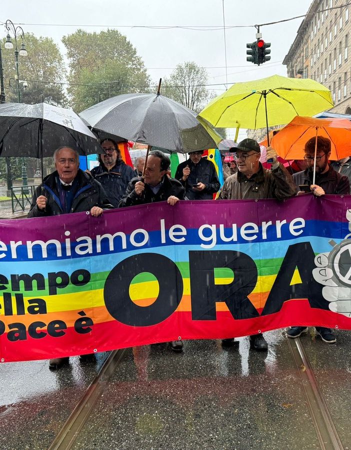 corteo manifestazione in strada
