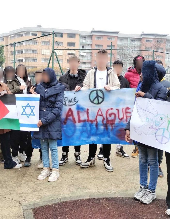 manifestazione di ragazzi per la pace