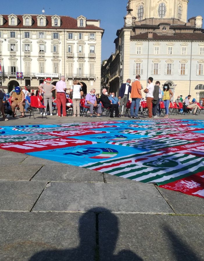 Sabato mattina i sindacati di Cgil, Cisl e Uil scenderanno in piazza per la proroga dello stop ai licenziamenti