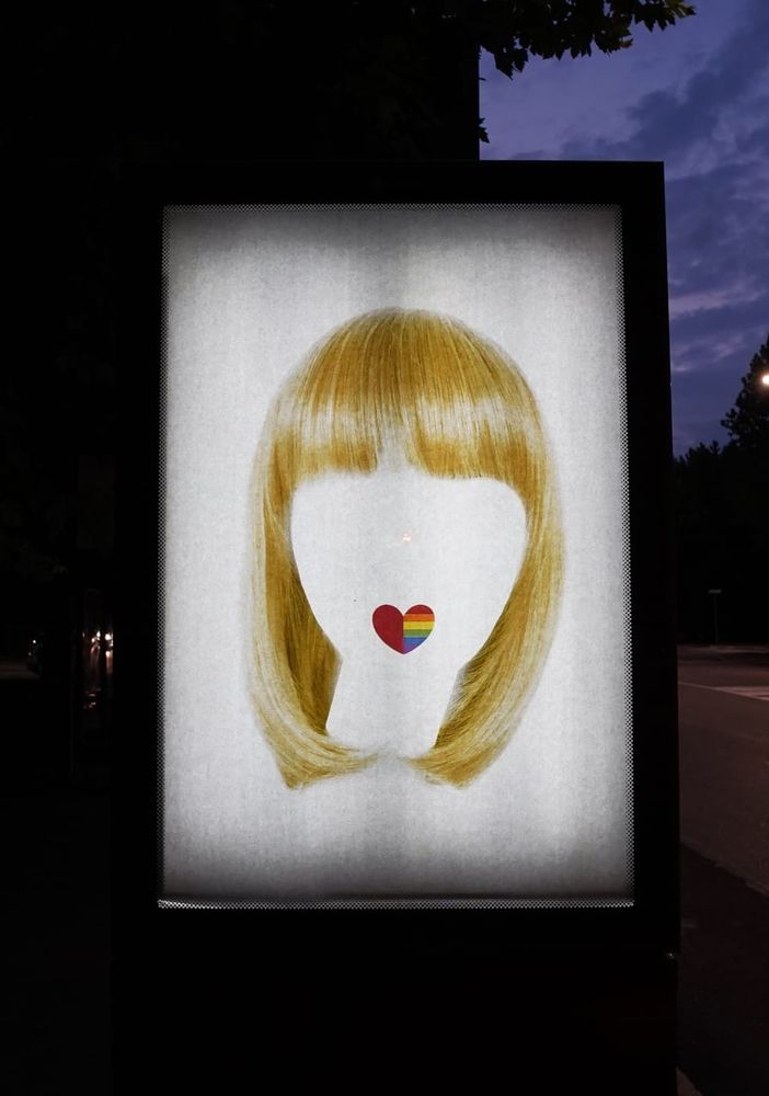 I manifesti che celebrano il mito di Raffaella Carrà