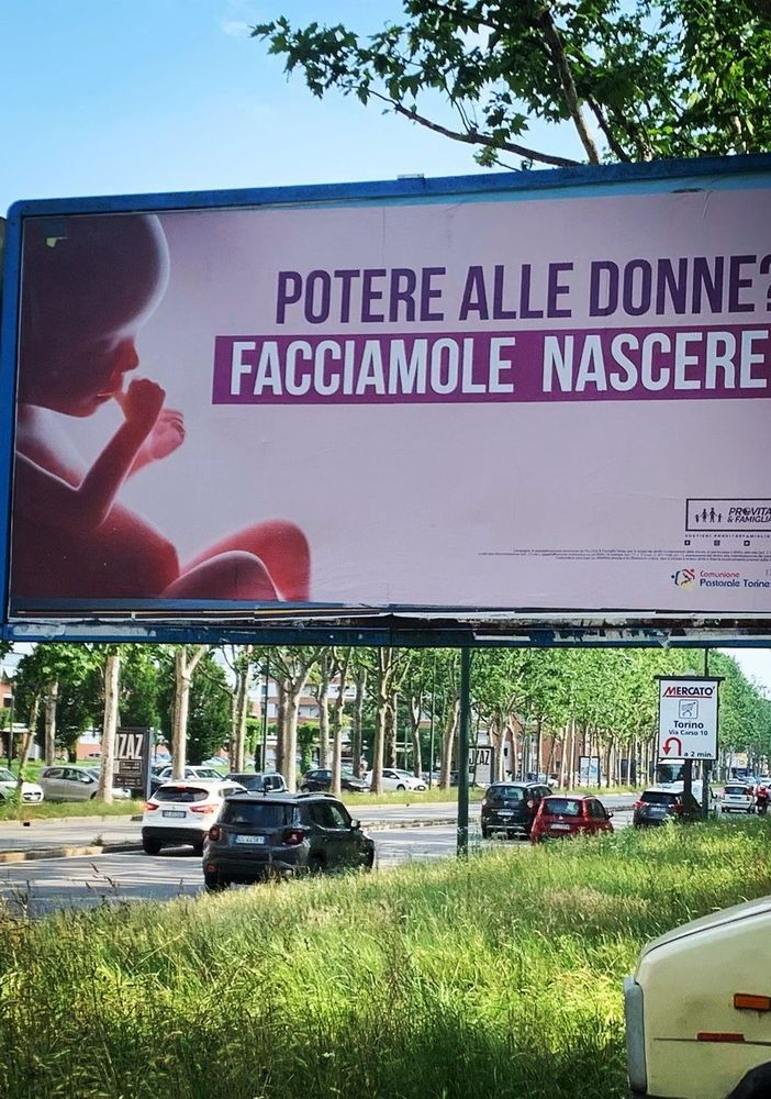 Manifesti offensivi, a Torino una Consulta per l'ok all'affissione. Minoranza all'attacco: &quot;È censura&quot;