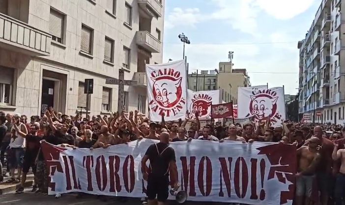 proteste di tifosi davanti al Filadelfia