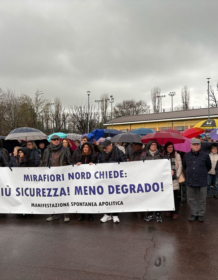 Mirafiori in corteo con megafoni e striscioni: “Più sicurezza e meno degrado”
