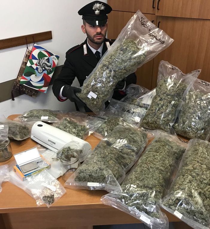 Il &quot;Murdoch&quot; della marijuana fermato con quasi 3 chili e mezzo di droga