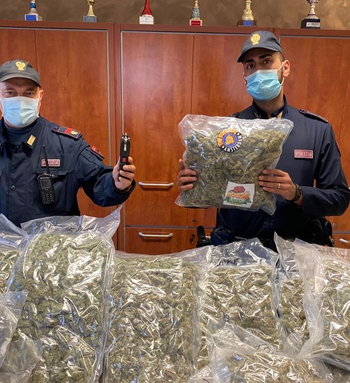 Giro di droga in un circolo privato di via Cuneo: in manette il vicepresidente