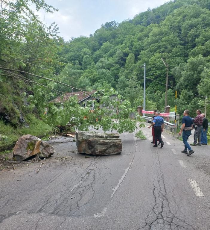 Massi caduti in Val Germanasca: la strada provinciale 169 torna percorribile