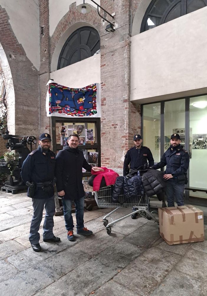 La Polizia dona al Sermig un centinaio di capi sequestrati al mercato nero