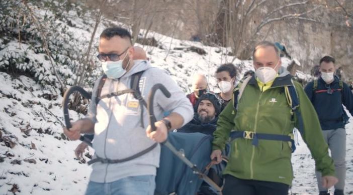 &quot;Si può fare&quot;, la storia di Matteo Gamerro: in viaggio in carrozzina per oltre 1200 km dal Piemonte al Lazio