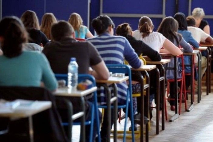 Maturità, questa mattina si parte con il tema. Chiorino agli studenti: &quot;Abbiamo bisogno del vostro talento&quot;