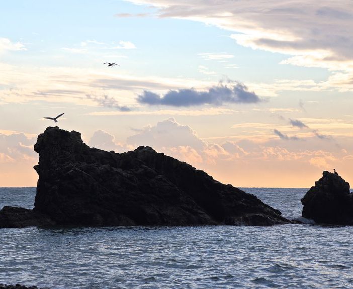 Tramonti da favola e onde del mare in inverno, in primavera e d'estate: all'Hotel Mayola di San Bartolomeo al Mare è sempre vacanza