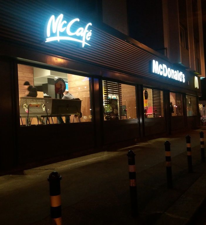 Asl e municipale al Mc Donald's di Santa Rita: si corre ai ripari per puzza e rumore