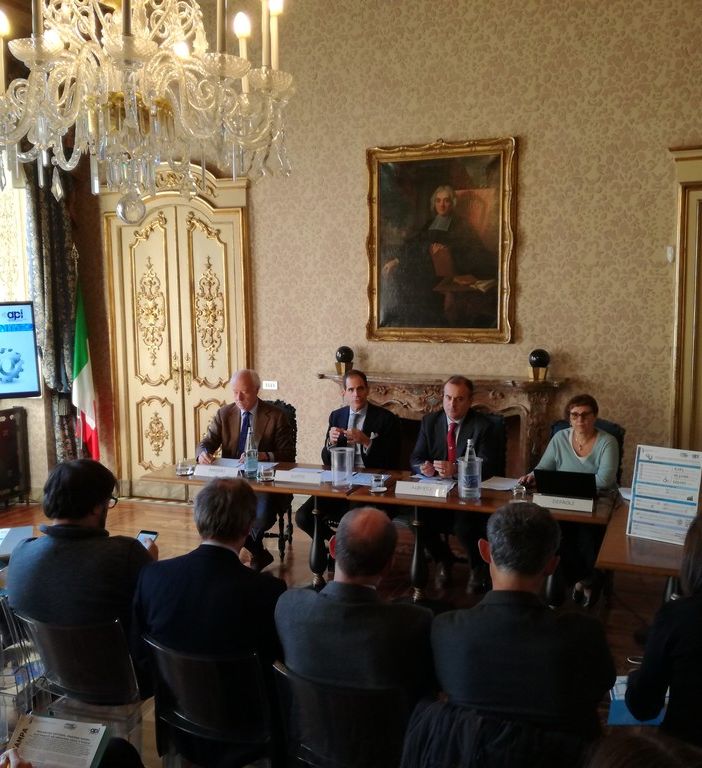Piccolo non è più così bello: &quot;Si rischia di rimanere indietro su innovazione e competitività&quot;