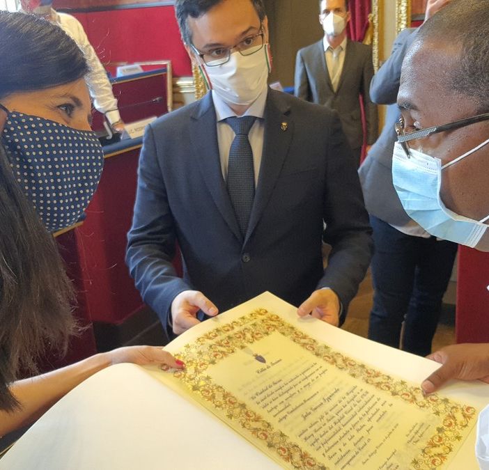 Torino, cittadinanza onoraria al medico cubano impegnato contro il Covid alle Ogr