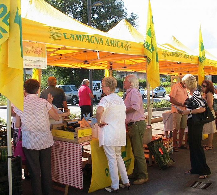 Coldiretti Piemonte, il mercato di Campagna Amica di Torino animato da Stranabanda