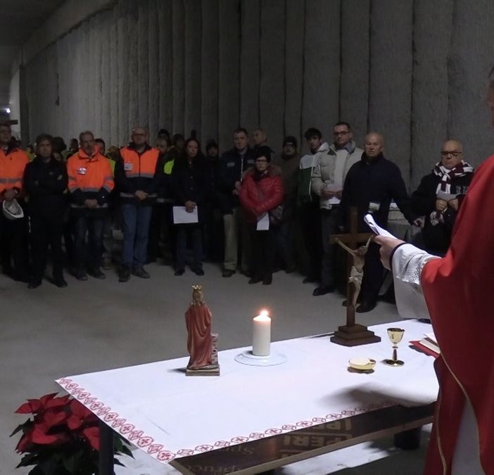 Una messa per Santa Barbara dentro il cantiere di corso Grosseto: &quot;Anche qui c'è speranza&quot; [VIDEO]