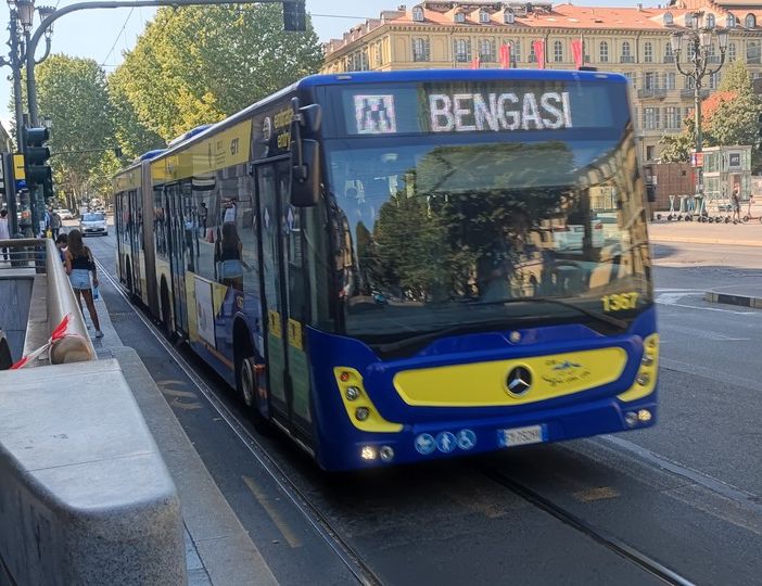 Metro chiusa, le opinioni sul bus sostitutivo: buona la frequenza, male l'affollamento