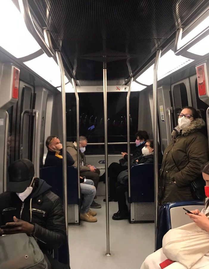 passeggeri in metropolitana