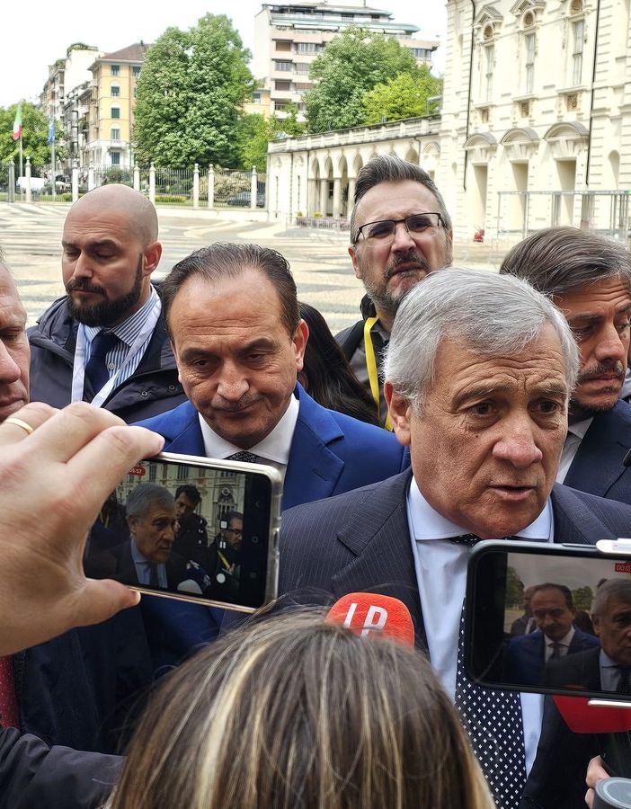 Corteo pro-Palestina a Torino, Lollobrigida contro i manifestanti: &quot;Sono squadracce&quot;