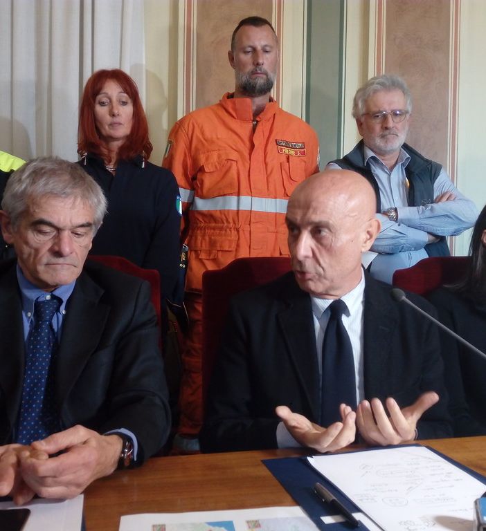 Emergenza incendi nel torinese, Minniti: &quot;Trovati tracce inneschi pronti ad agire, prova di attività dolose&quot;