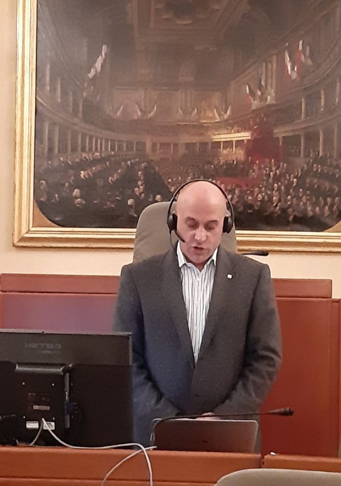 La Regione Piemonte rende omaggio alle vittime del Coronavirus: bandiere a mezz’asta e un minuto di silenzio.