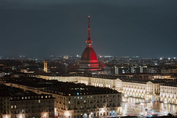 mole illuminata con caratteri cinesi