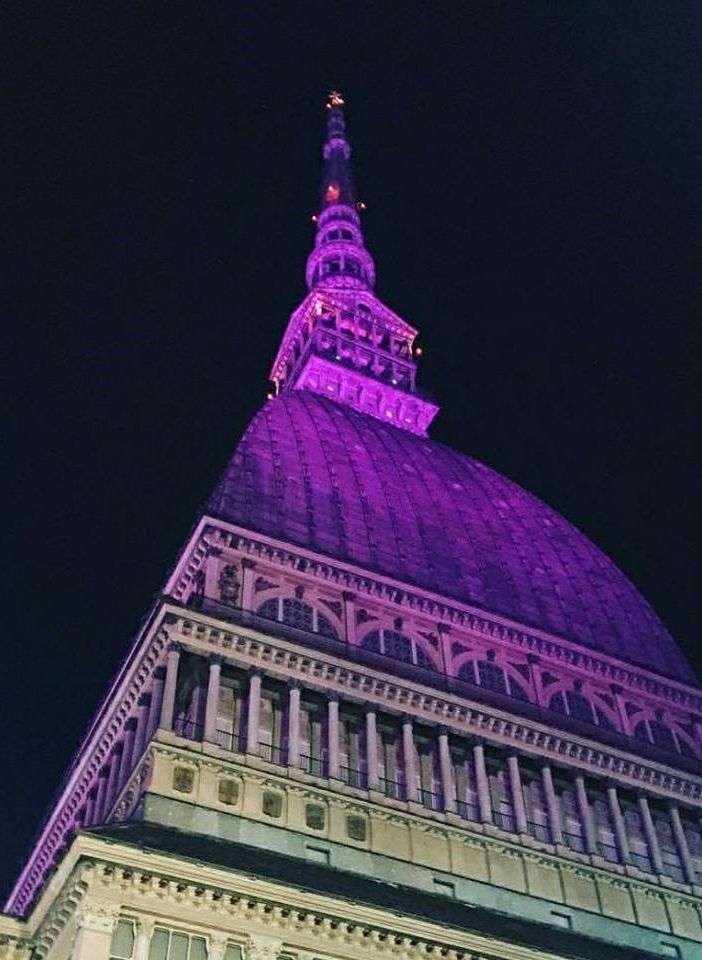 La Mole Antonelliana si illumina di viola, simbolo della lotta all'epilessia